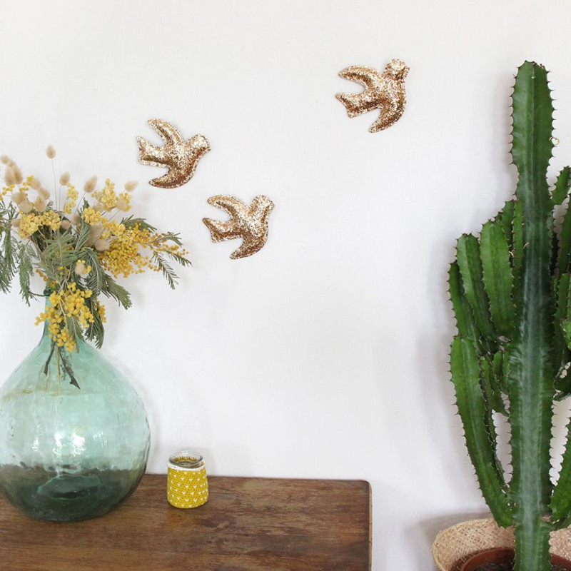 Hirondelle pailletée or Barnabé aime le café