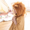 Déguisement cape lion portée par un enfant Déguisement cape lion portée par un enfant