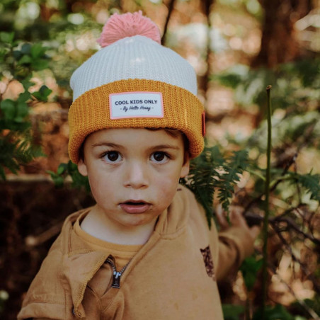 enfant portant le bonnet