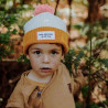 enfant portant le bonnet enfant portant le bonnet