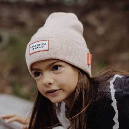 enfant portant le bonnet