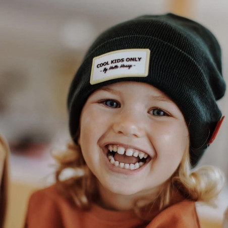 enfant portant le bonnet