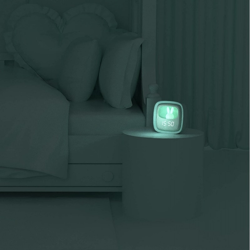 Réveil dans une chambre dans le noir
