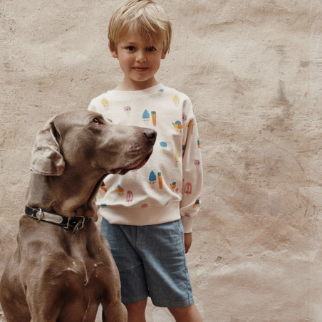 enfant portant le pull