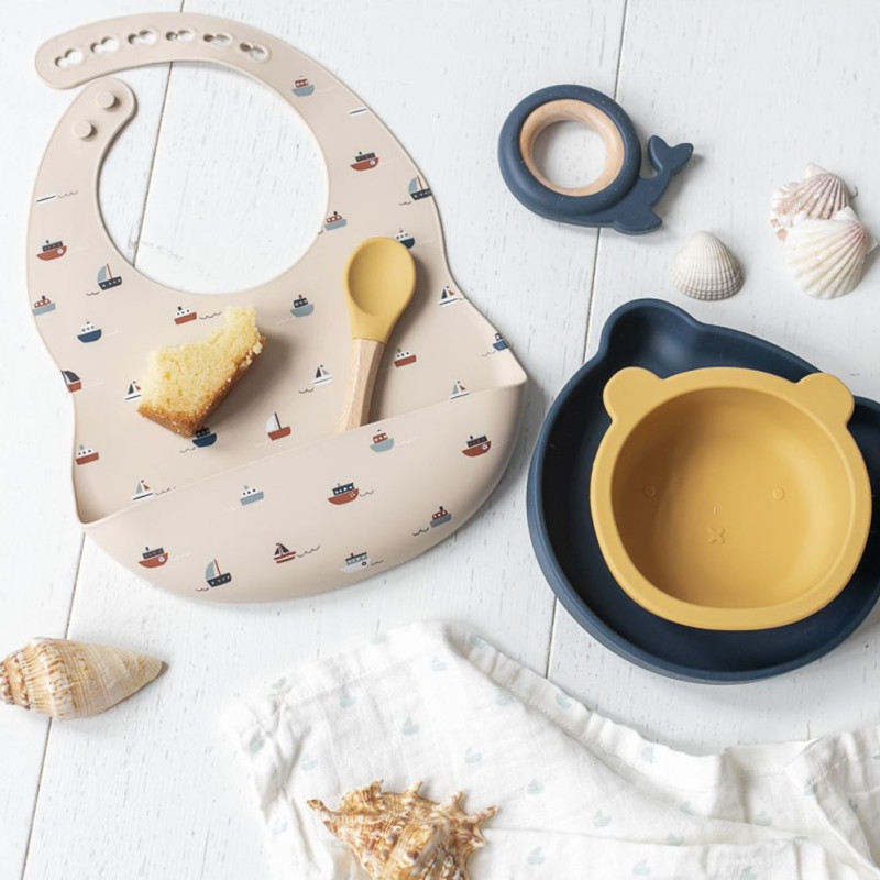 mise en scène du bavoir