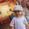 petit garçon portant la casquette petit garçon portant la casquette