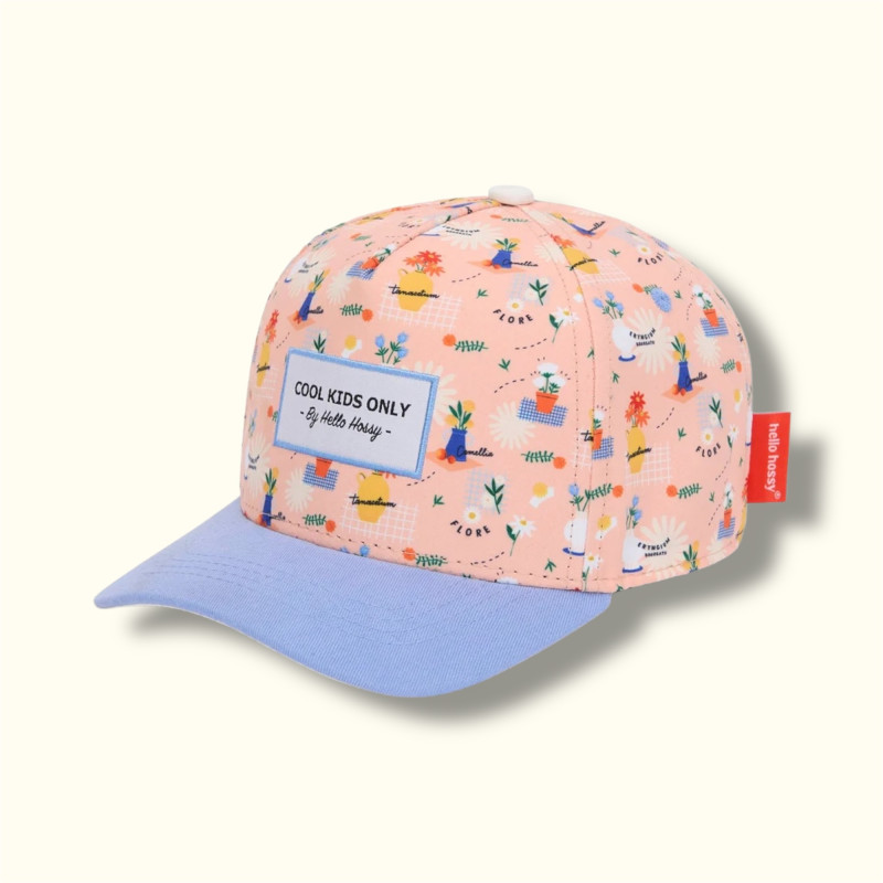 Casquette corail imprimé fleur, visière bleu pâle, attache blanche de 3/4
