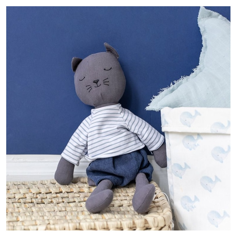 mise en situation du chat dans une chambre d'enfant