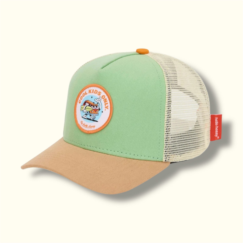 Casquette verte anis avec patch, visière beige et attache blanche