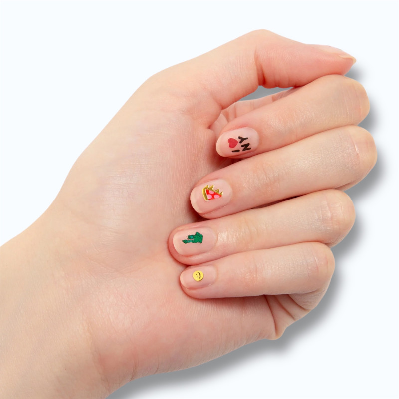 stickers sur des ongles naturels