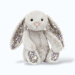 Lapin gris à motif fleuri dans les oreilles