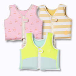 gilets rose, jaune et vert