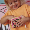 enfant utilisant le porte-monnaie enfant utilisant le porte-monnaie