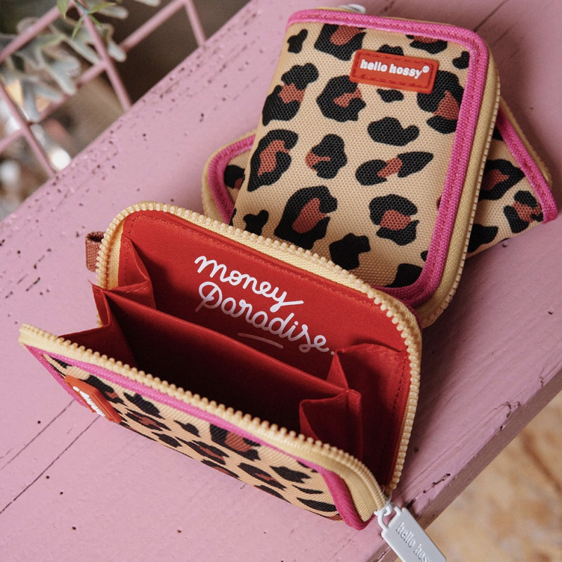 enfant utilisant le porte-monnaie