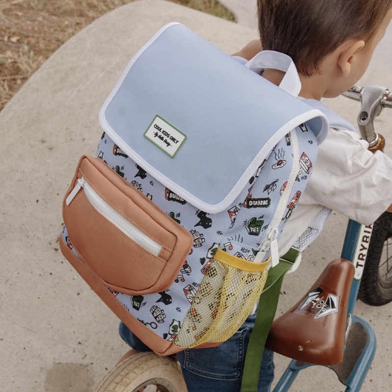 sac à dos bleu clair à motif fun et sportif