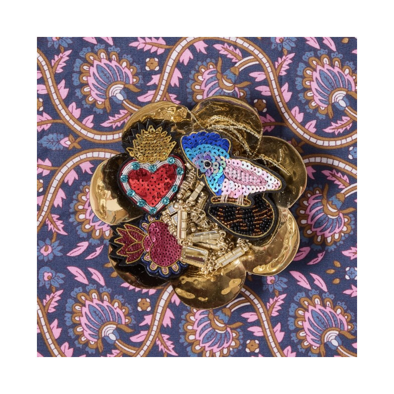 assortiment de broches colorées