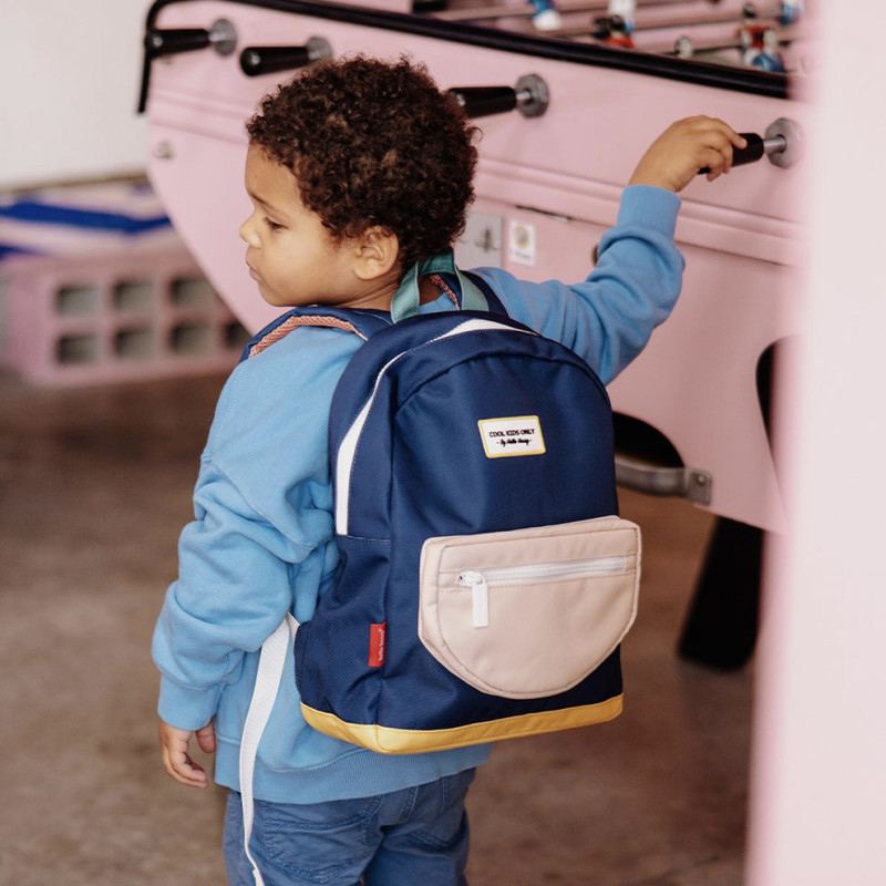 sac bleu marine et pochette beige