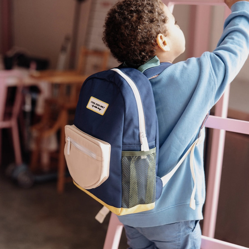 sac bleu marine et pochette beige