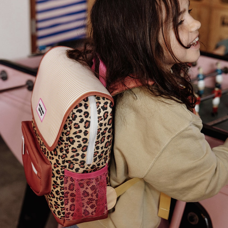 Sac à dos à motif léopard et pochette rayée jaune