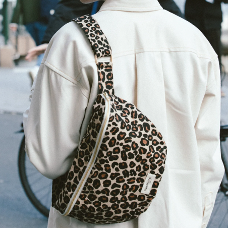Sac banane "Custine" XL Léopard Beige – Rive Droite Sac banane "Custine" XL Léopard Beige – Rive Droite