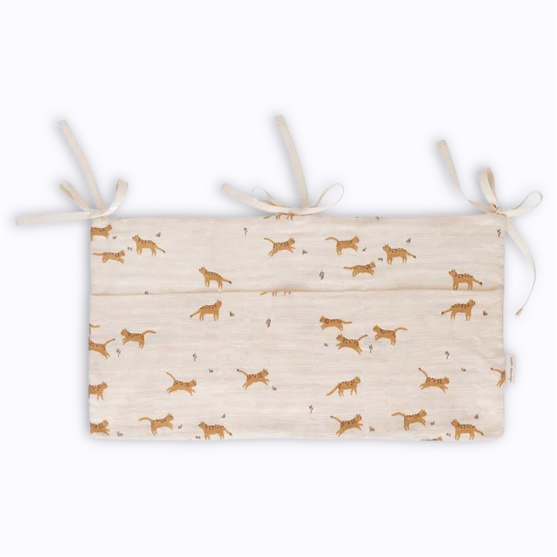 Organisateur de lit de bébé Savannah Main Sauvage en coton biologique avec poches de rangement