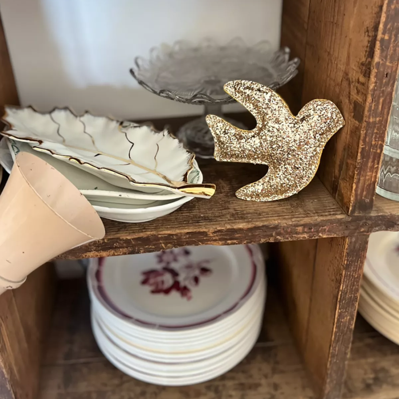 Hirondelle pailletée or Barnabé aime le café