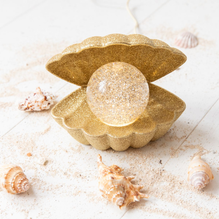 Lampe coquillage à paillettes dorées Le Petit Souk lumineuse et décorative