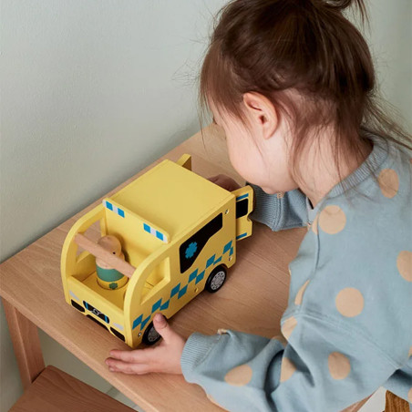 Ambulance en bois - Kids' Concept